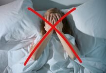 Addio insonnia! Il trucco per addormentarsi subito: nessuno lo immaginava donna nel letto che non dorme con un x rossa sopra