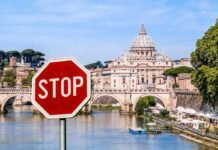 sfondo di roma e segnale stop