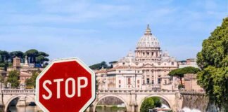 sfondo di roma e segnale stop