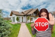 casa, donna con segnale stop
