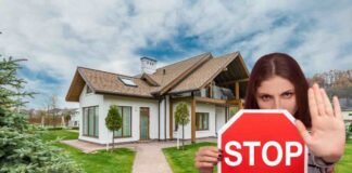 casa, donna con segnale stop