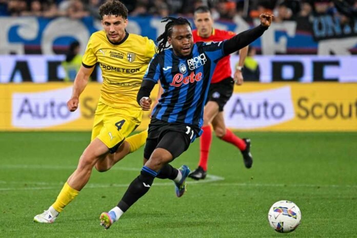 Ademola Lookman in azione