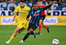 Ademola Lookman in azione con l'Atalanta