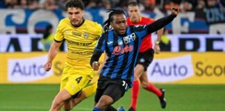 Ademola Lookman in azione con l'Atalanta