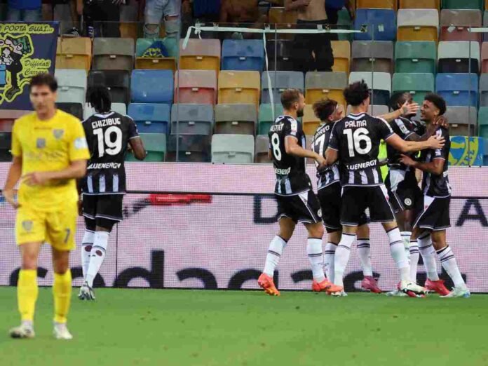 Arthur Atta festeggiato dopo un gol