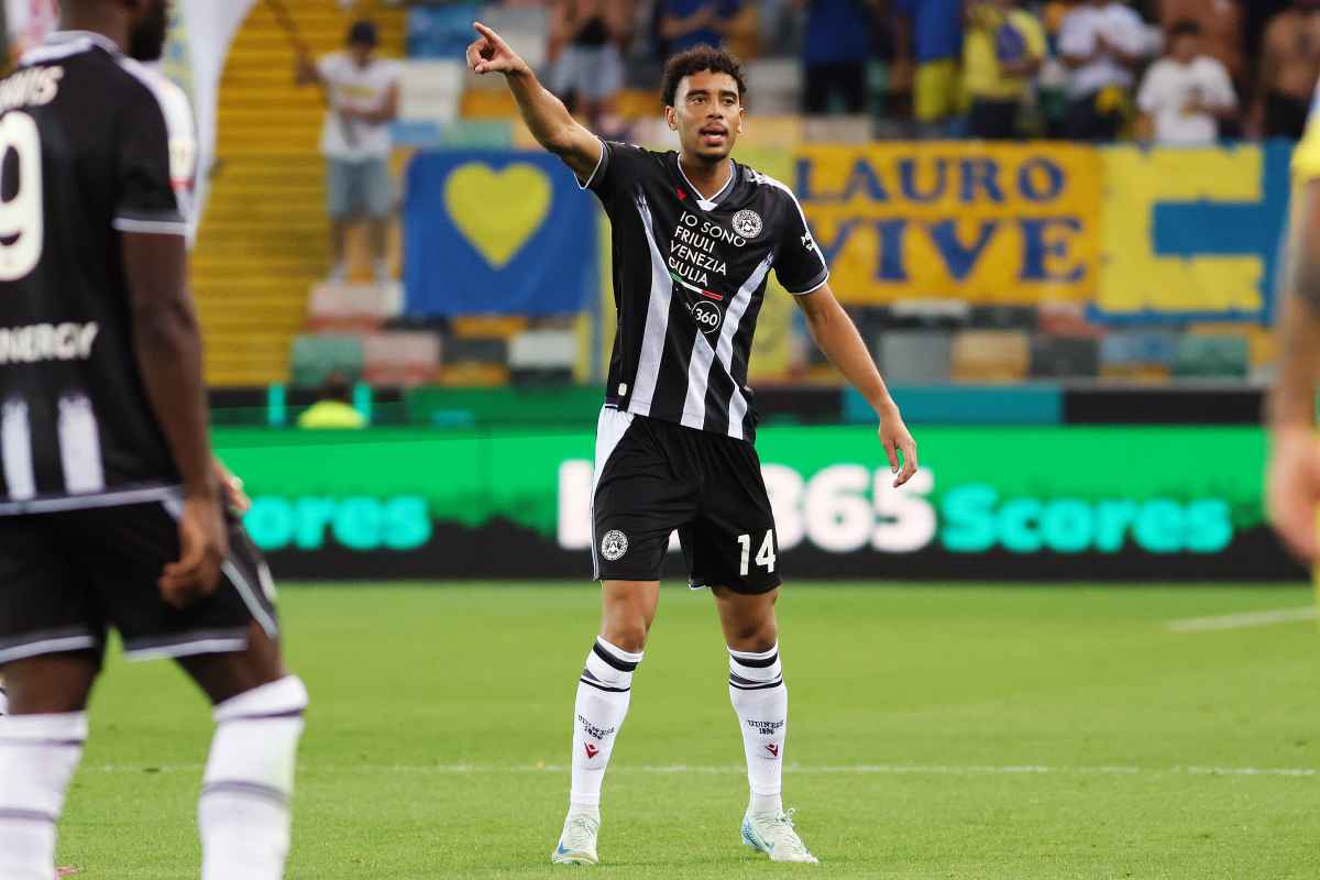 Arthur Atta dà indicazioni in campo