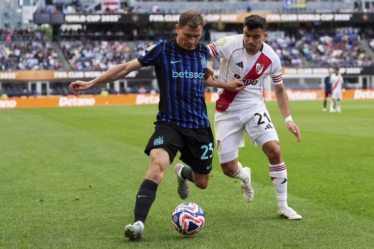 Nicolò Barella in azione contro il River Plate