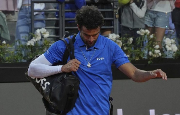 Matteo Berrettini lascia il campo in lacrime