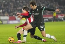 Federico Chiesa in azione col Liverpool