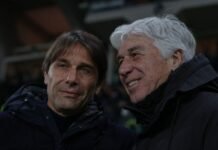 Dice addio al Napoli e passa alla Roma: Gasperini fa festa Conte e Gasperini posano per i fotografi