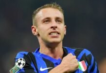 Davide Frattesi si batte il pugno sul cuore