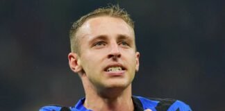 Davide Frattesi si batte il pugno sul cuore