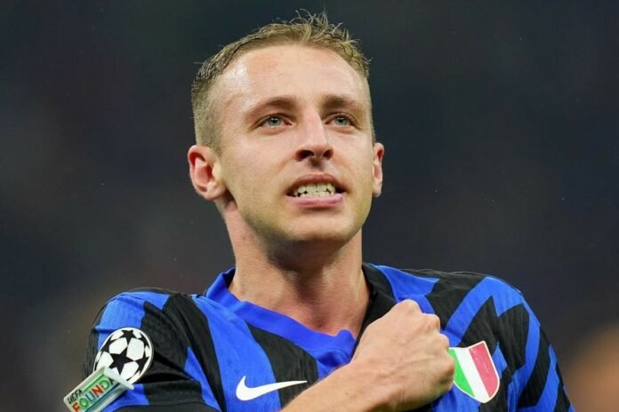 Davide Frattesi si batte il pugno sul cuore