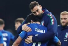 Donnarumma e Tonali si abbracciano in Naziomale