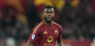 Evan Ndicka in azione