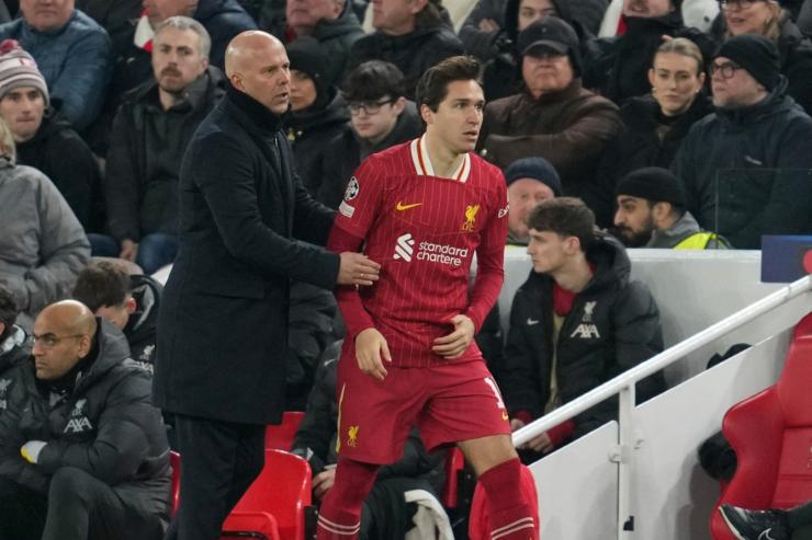Federico Chiesa con Arne Slot