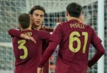 Giocatori della Roma esultano