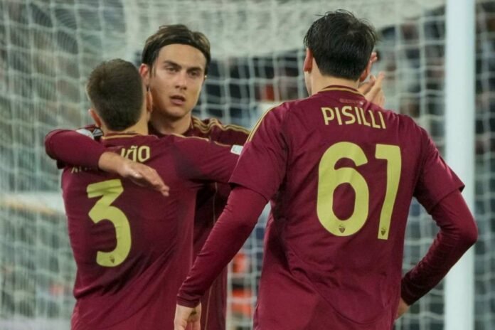 Massara a Liverpool, scambio inatteso con la Roma: i dettagli Giocatori della Roma esultano