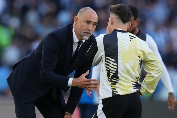 Igor Tudor catechizza i suoi