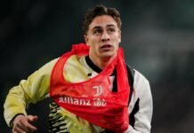 Kenan Yildiz si toglie la pettorina