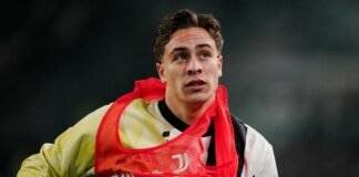 Kenan Yildiz si toglie la pettorina