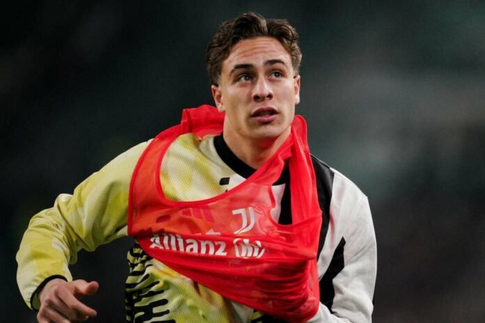 Kenan Yildiz si toglie la pettorina