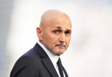 Spalletti, ora è ufficiale: annuncio bomba Luciano Spalletti accigliato