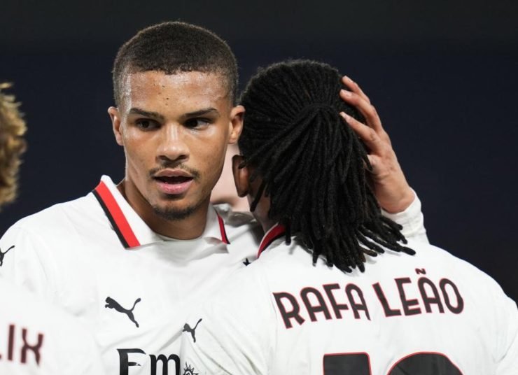 Malick Thiaw abbraccia Rafael Leao