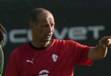 Massimiliano Allegri durante un allenamento a Milanello