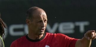 Massimiliano Allegri durante un allenamento a Milanello