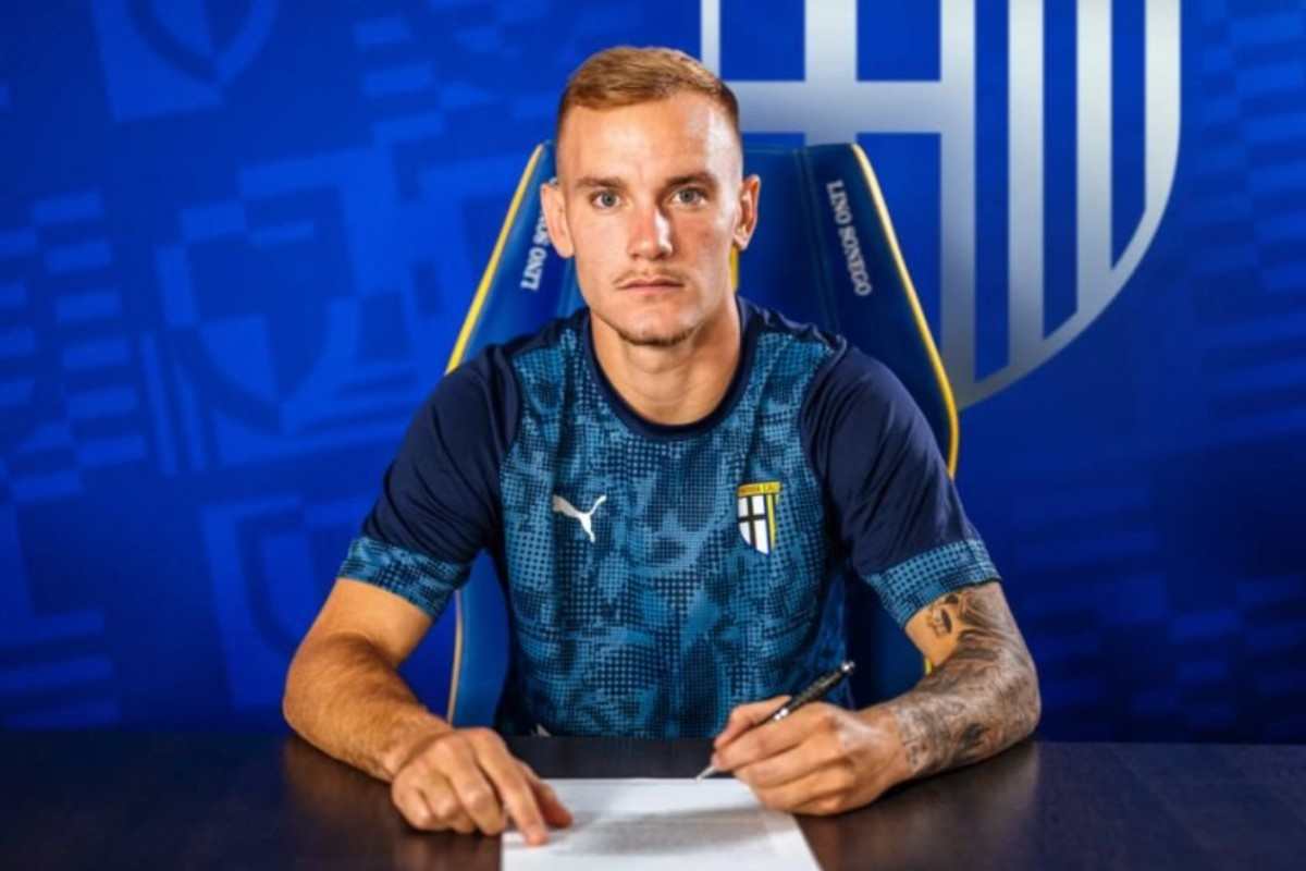 Matija Frigan firma il suo contratto col Parma