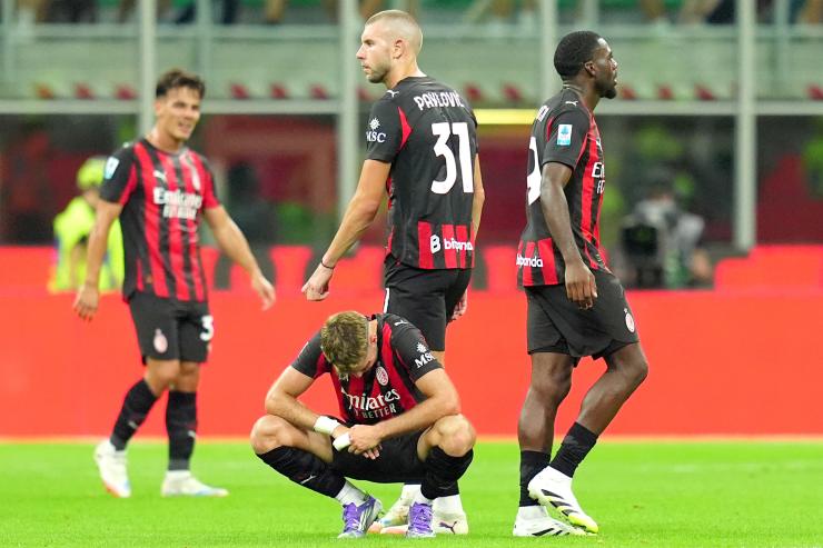 Giocatori del Milan delusi a San Siro