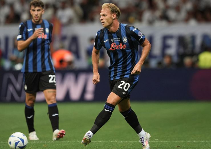 Mitchel Bakker in azione con l'Atalanta