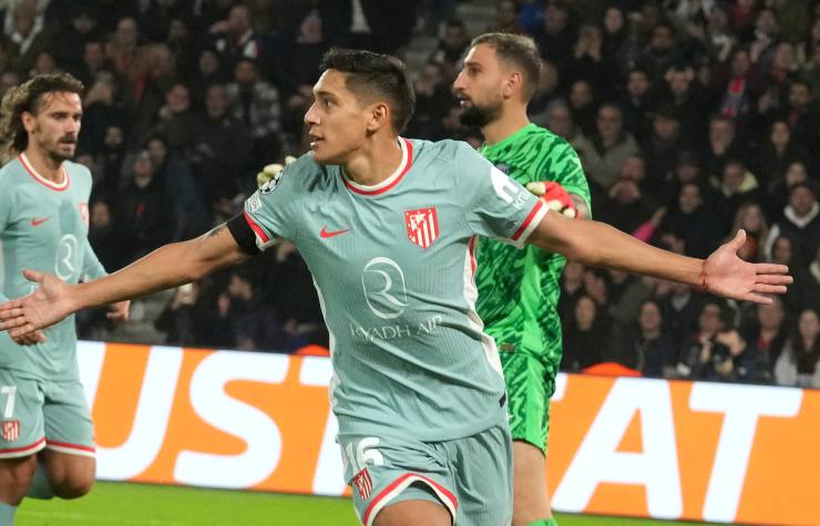 Nahuel Molina esulta dopo un gol