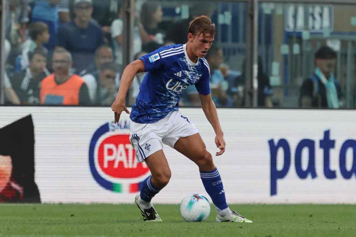 Nico Paz in azione col Como