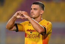 Nikola Krstovic esulta dopo il gol in Coppa Italia