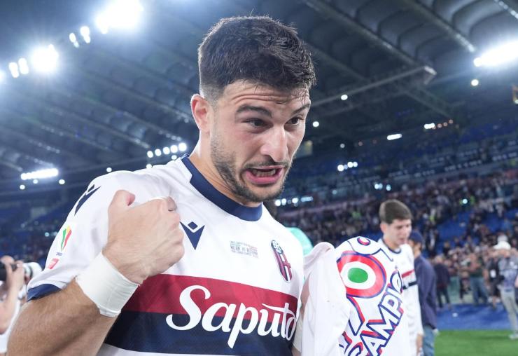 Riccardo Orsolini festeggia la vittoria in Coppa Italia