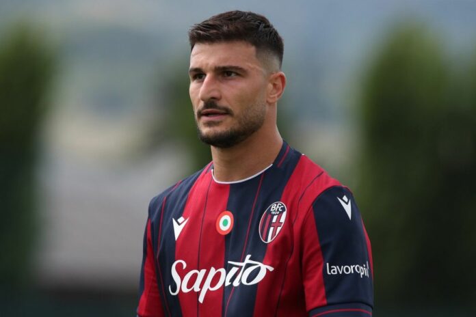 Riccardo Orsolini in maglia Bologna