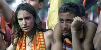 Tifosi romanisti in lacrime