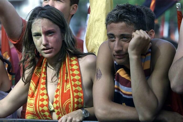 Tifosi romanisti in lacrime