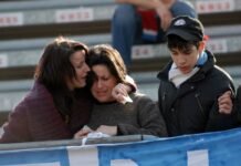 È morto in queste ore, tifosi del Napoli in lacrime per il loro idolo Tifosi in lacrime