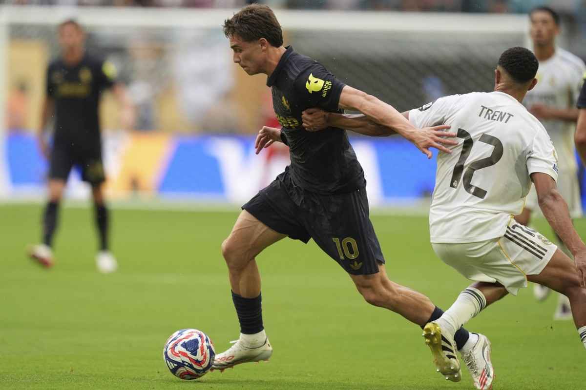 Kenan Yildiz in azione contro il Real Madrid