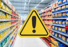 scaffali supermercato e segnale pericolo