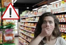 scaffali supermercato, donna spaventata e segnale attenzione