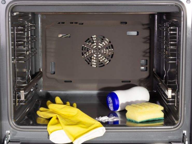prodotti per la pulizia del forno