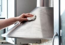 pulizia della cappa in acciaio