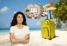 donna che pensa alla sua casa mentre è in vacanza