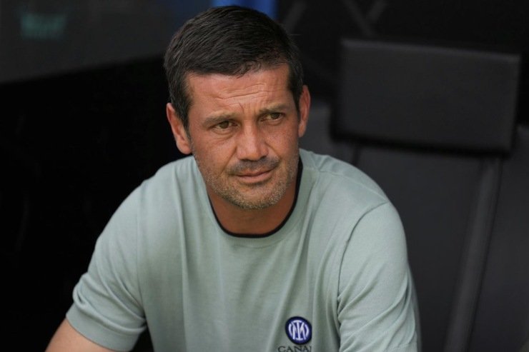 Cristian Chivu pensieroso