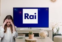 televisione rai e donna triste