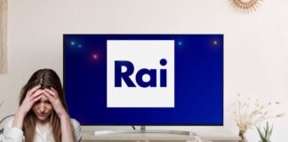 televisione rai e donna triste